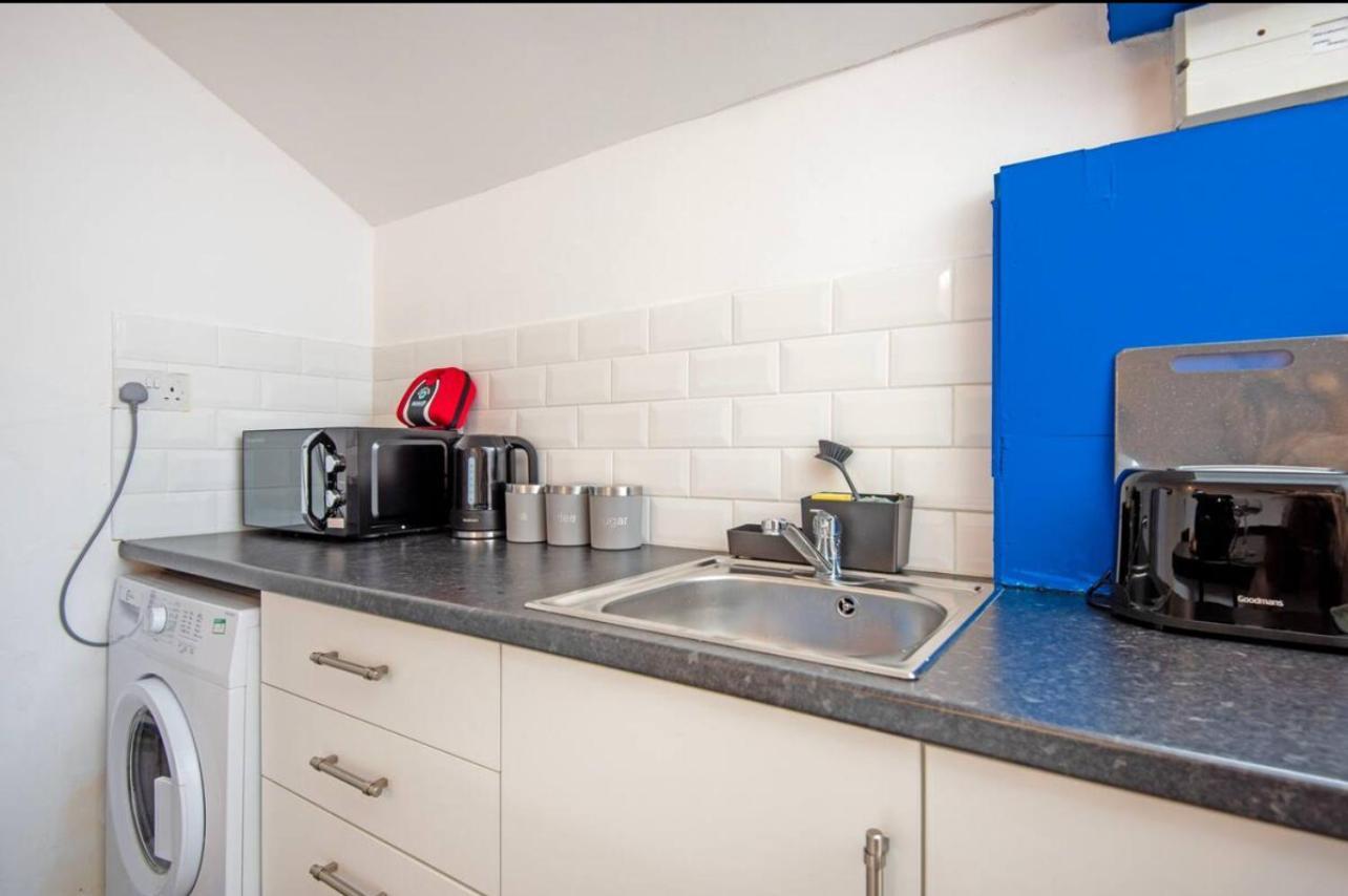 5 Minute Walk From Bury City Centre -1 Bed Flat المظهر الخارجي الصورة