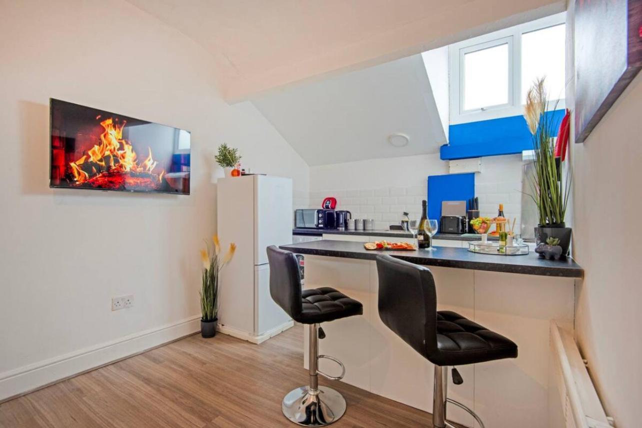 5 Minute Walk From Bury City Centre -1 Bed Flat المظهر الخارجي الصورة
